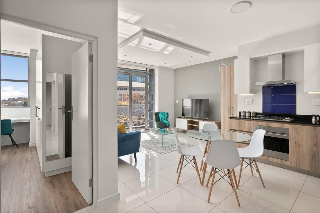 The Median Rosebank Luxury Apartment - Building With Generator Johannesburg Exterior foto