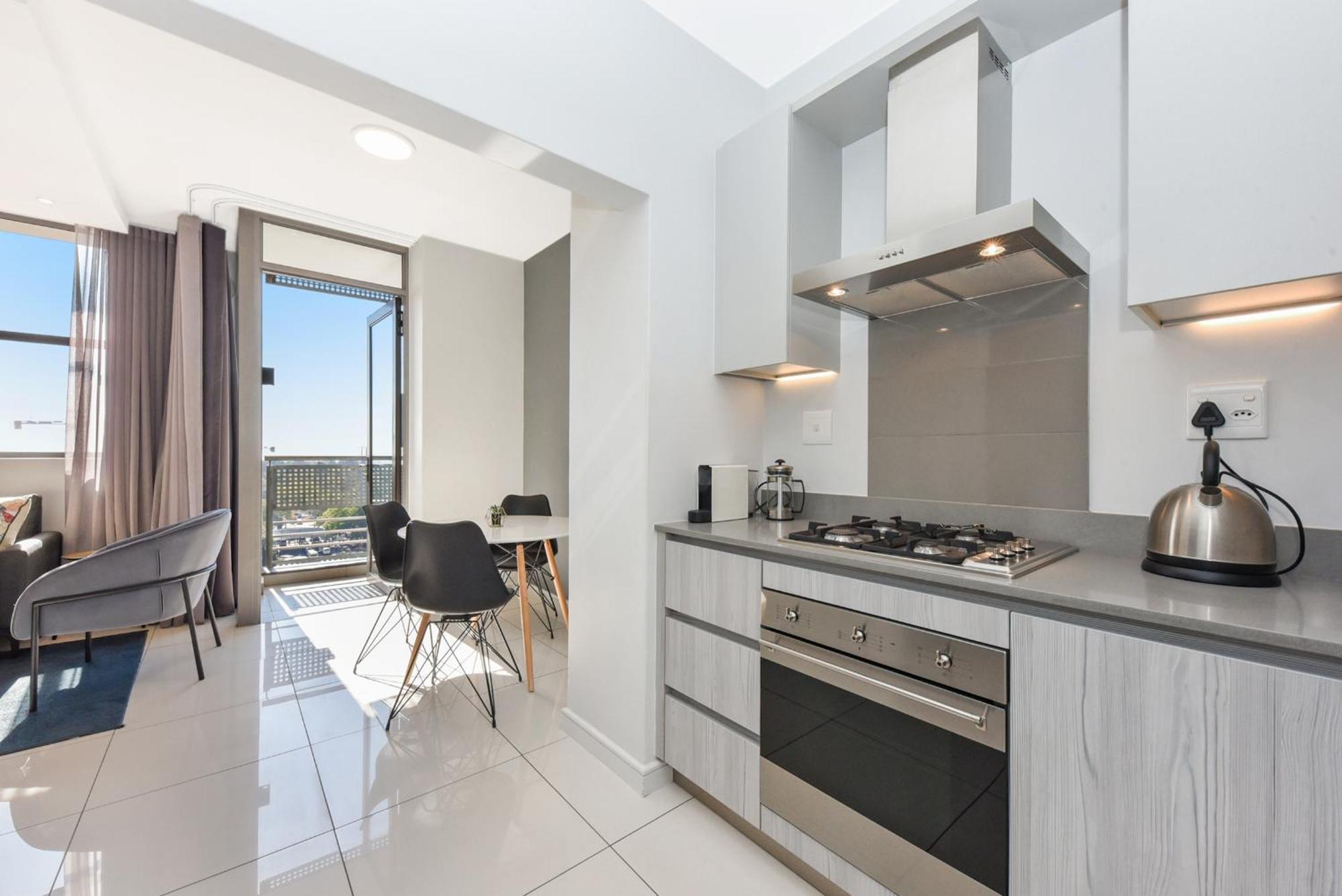 The Median Rosebank Luxury Apartment - Building With Generator Johannesburg Exterior foto